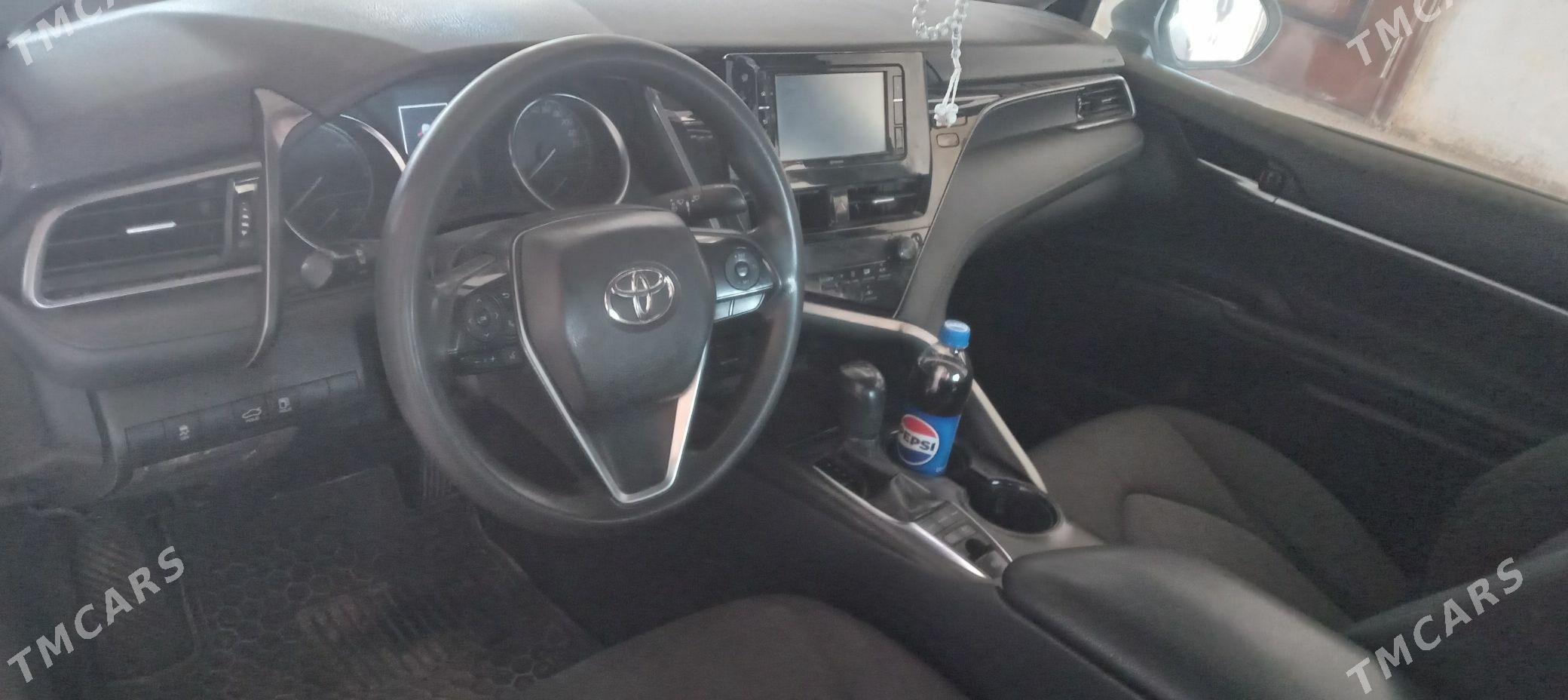 Toyota Camry Hybrid 2022 - 230 000 TMT - Теджен - img 5