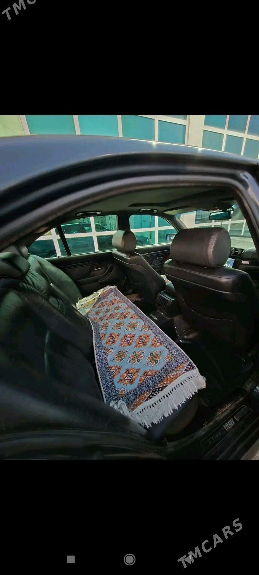 BMW E39 2002 - 126 000 TMT - Балканабат - img 7