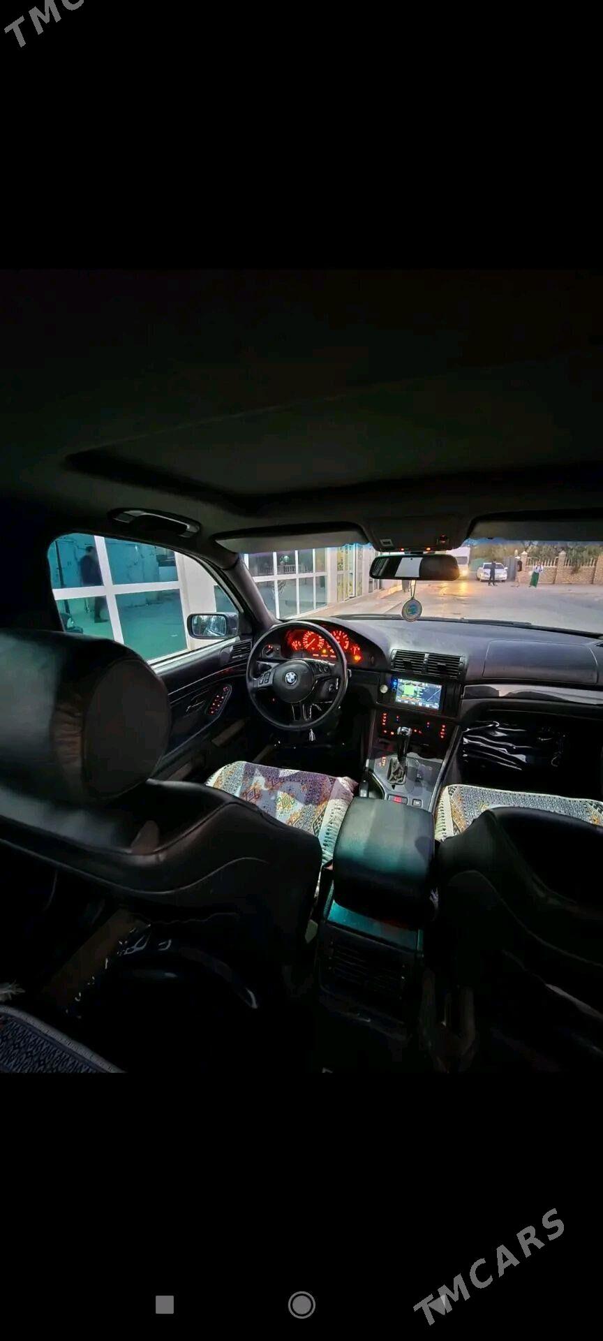 BMW E39 2002 - 126 000 TMT - Балканабат - img 1