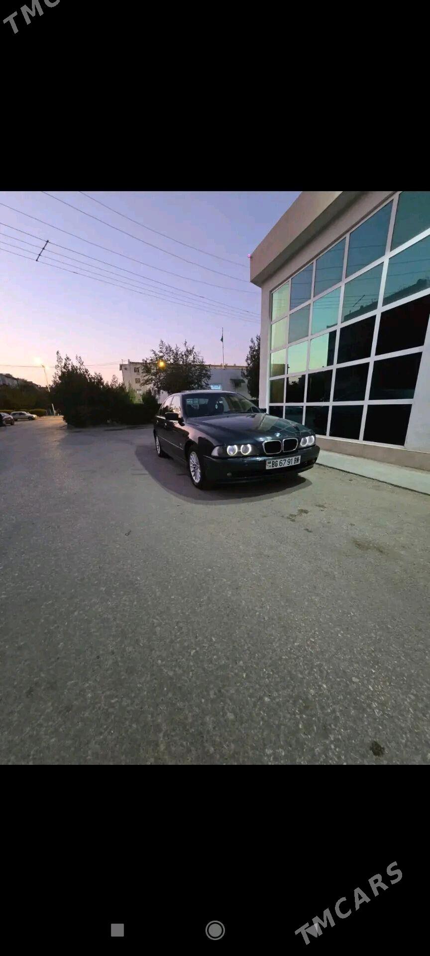 BMW E39 2002 - 126 000 TMT - Балканабат - img 3