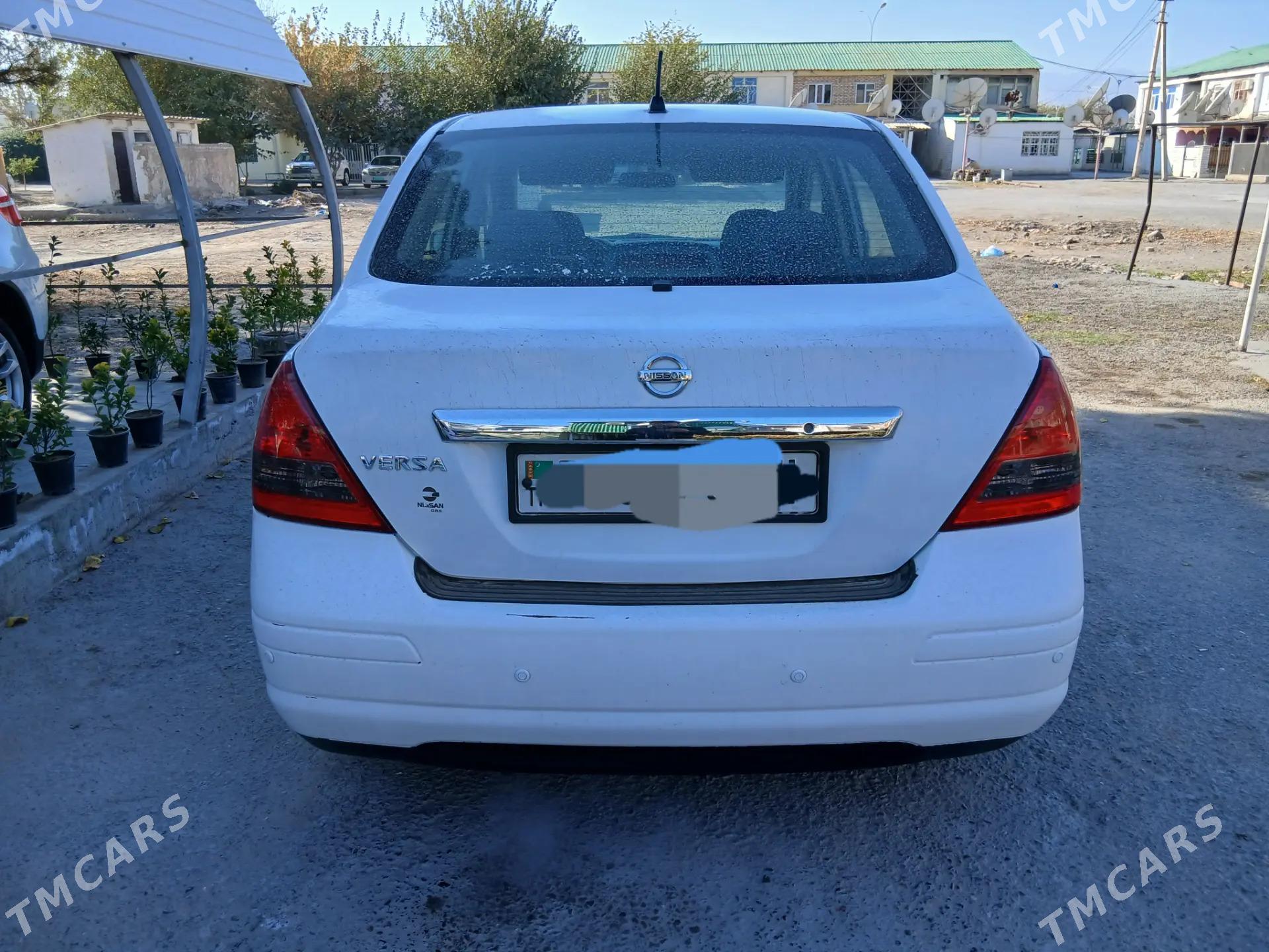 Nissan Versa 2009 - 135 000 TMT - Анев - img 1