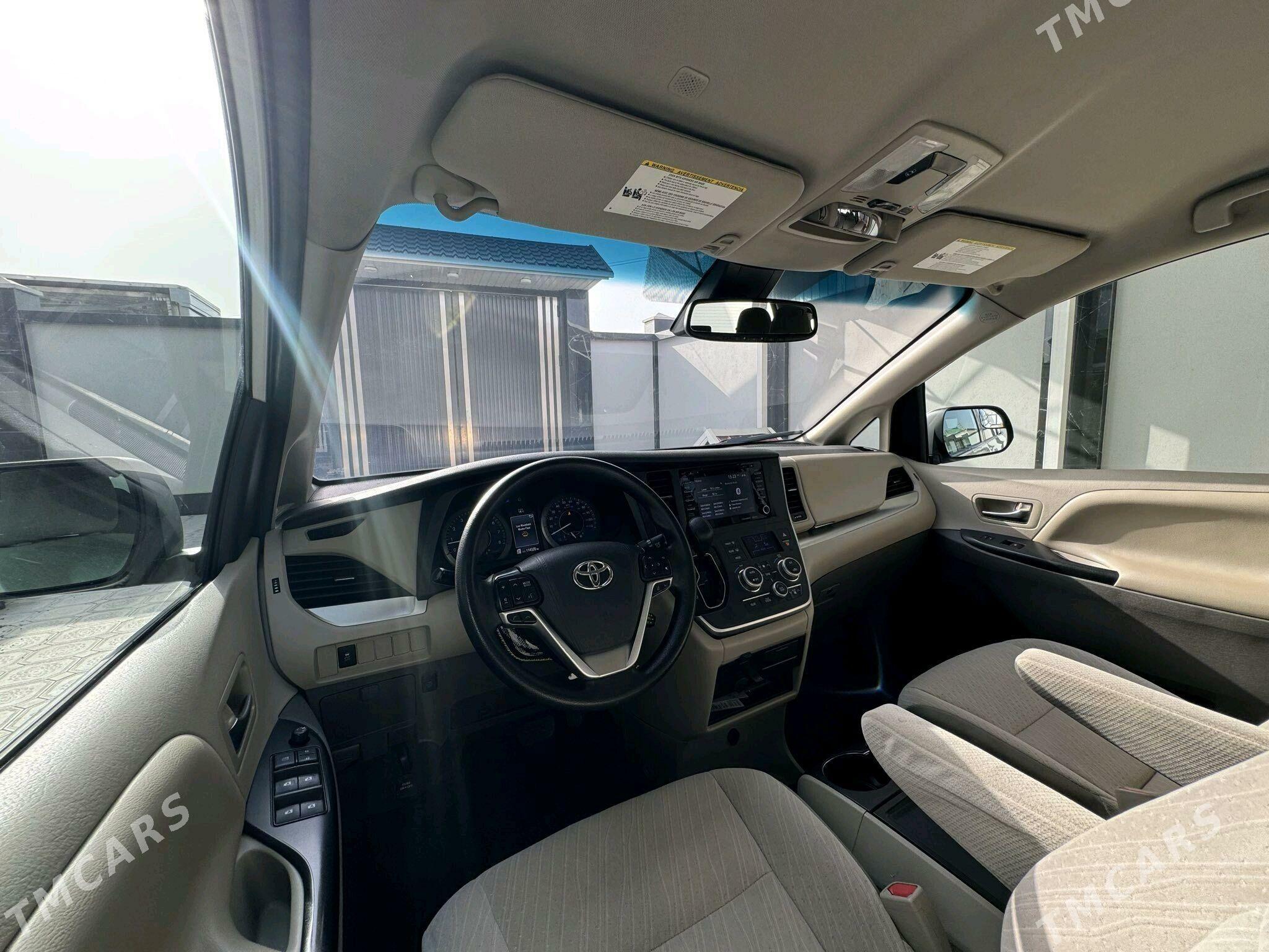 Toyota Sienna 2019 - 400 000 TMT - Векильбазар - img 1