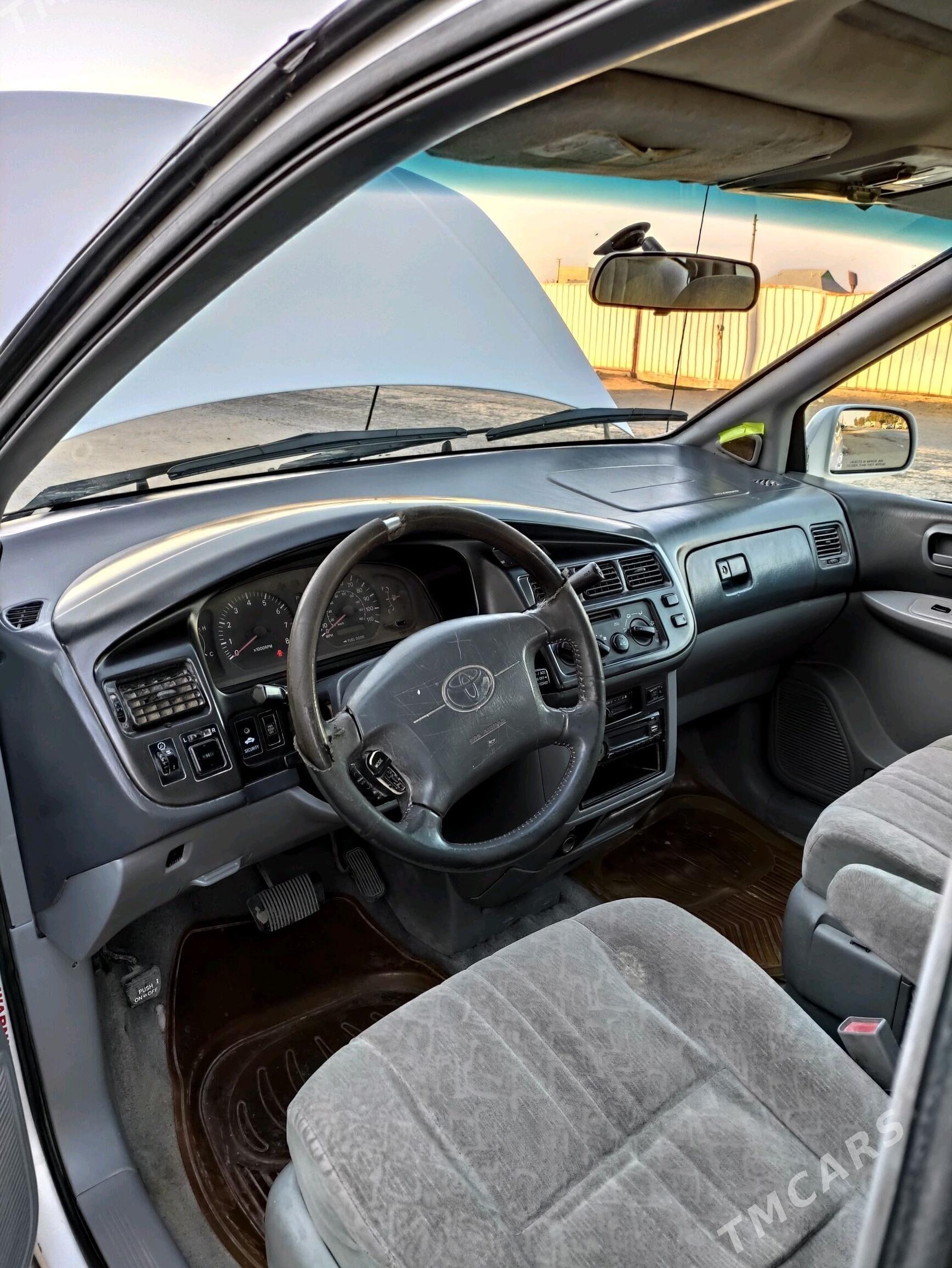 Toyota Sienna 1999 - 150 000 TMT - Мары - img 4