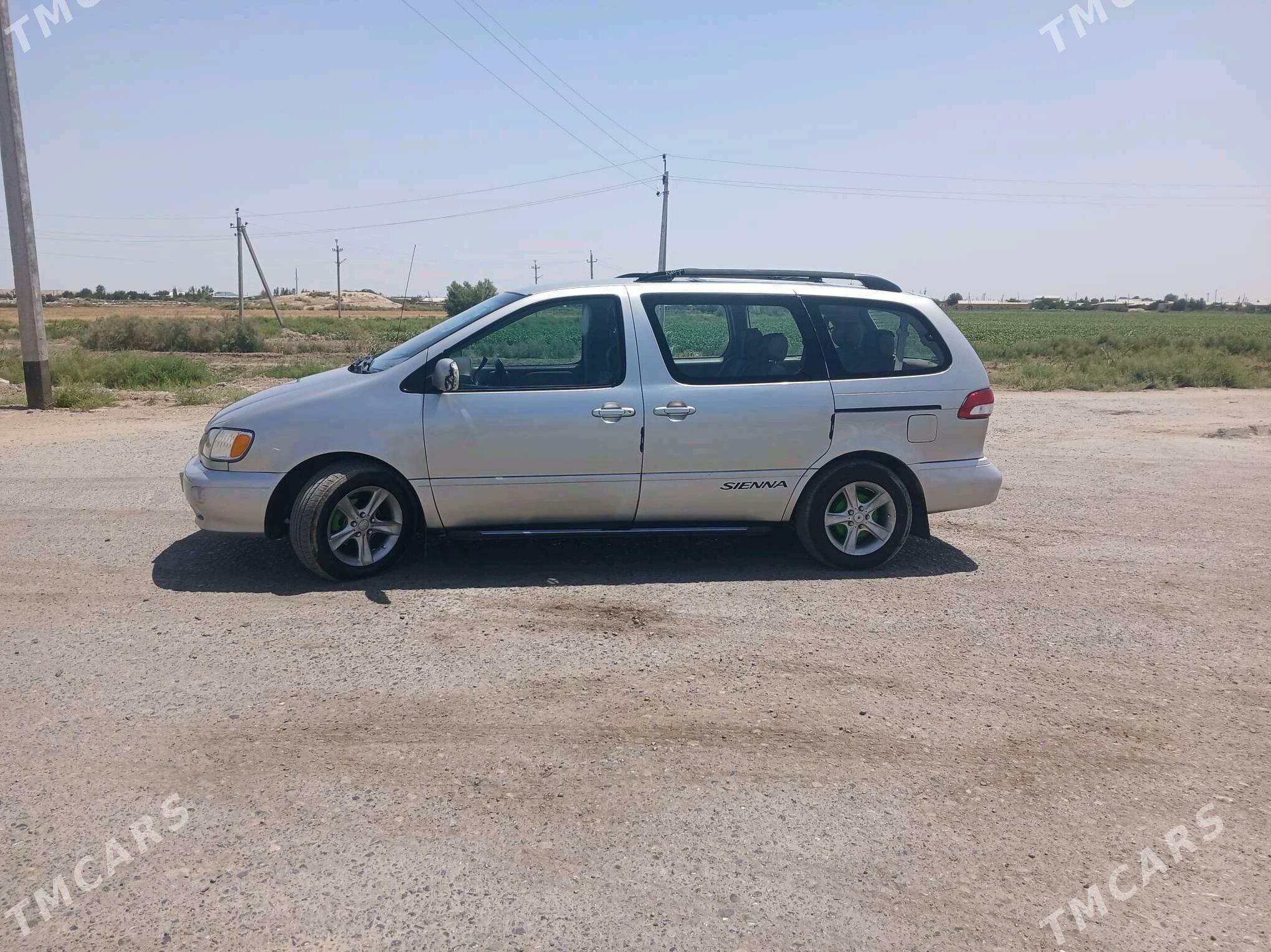 Toyota Sienna 2001 - 153 000 TMT - Фарап - img 8