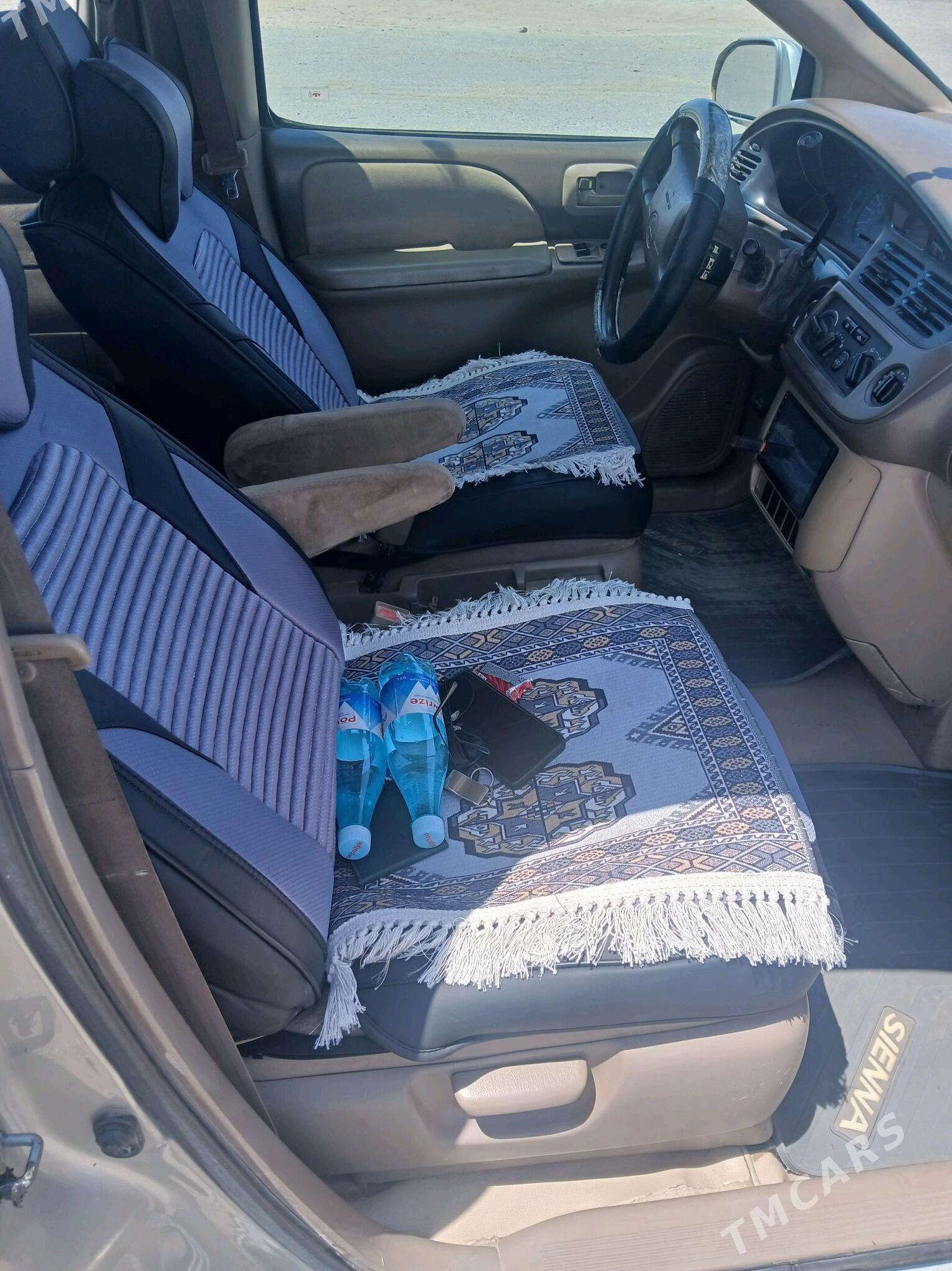 Toyota Sienna 2001 - 153 000 TMT - Фарап - img 3