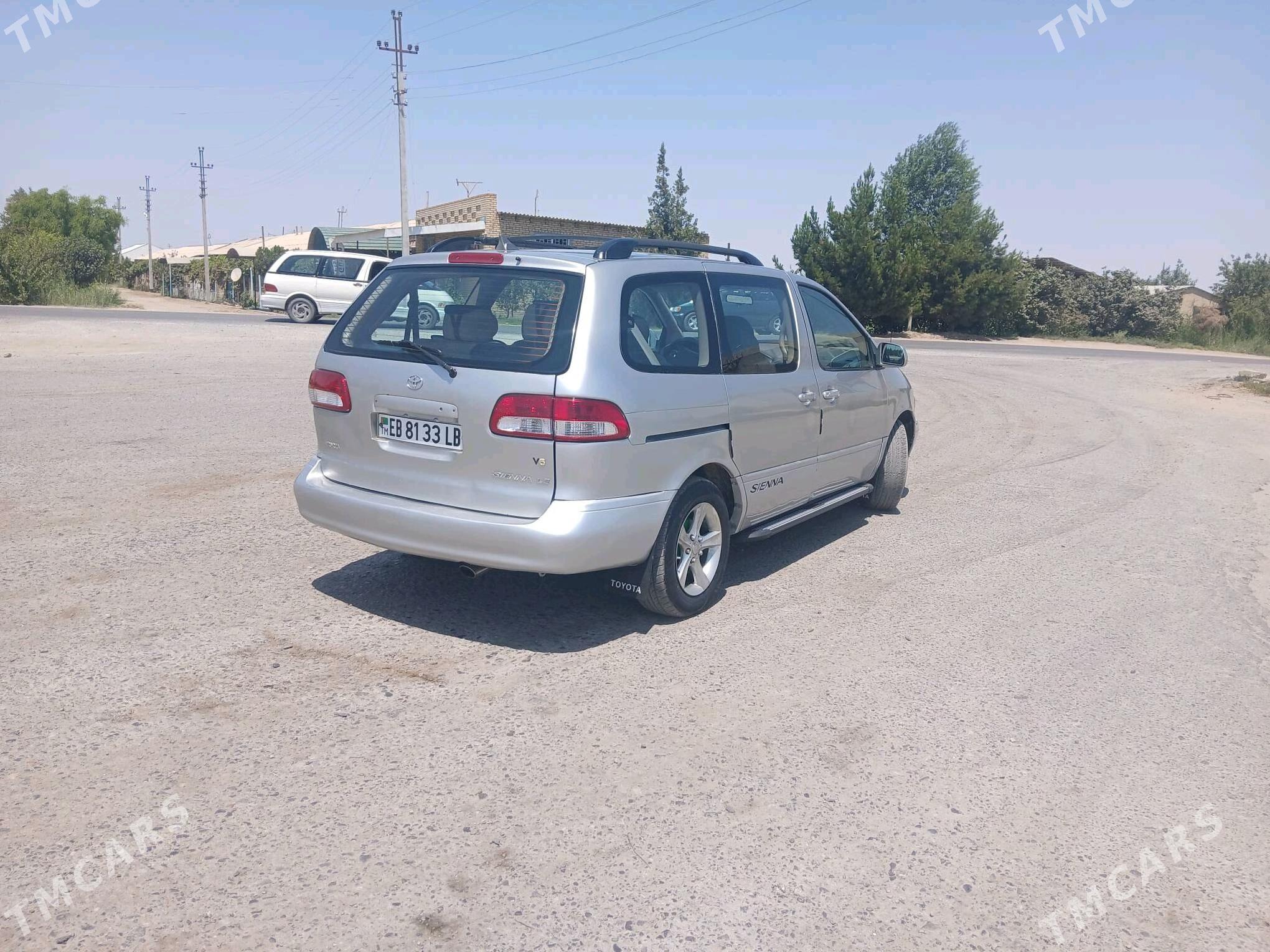Toyota Sienna 2001 - 153 000 TMT - Фарап - img 4