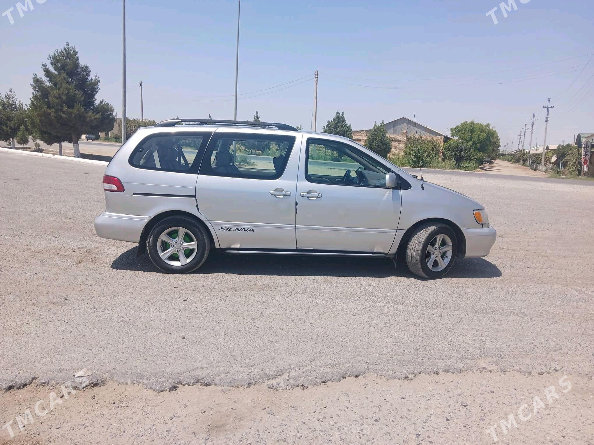 Toyota Sienna 2001 - 153 000 TMT - Фарап - img 10