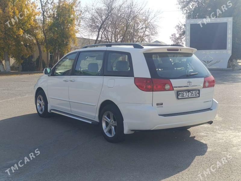 Toyota Sienna 2005 - 250 000 TMT - Губадаг - img 3