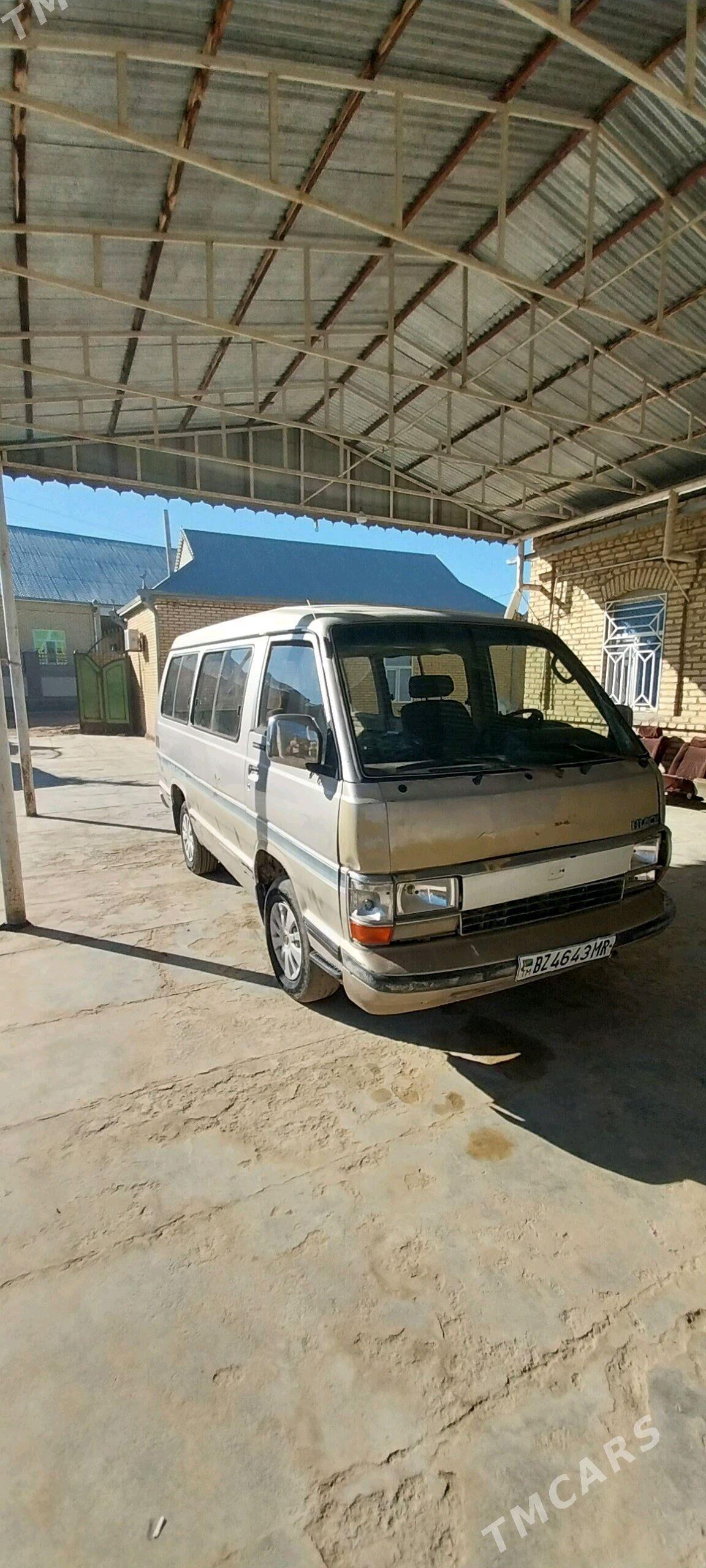 Toyota Hiace 1989 - 25 000 TMT - Мары - img 5