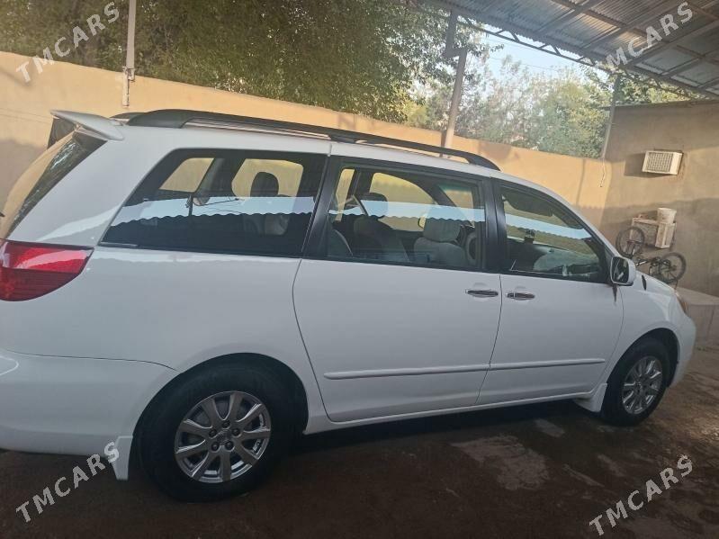 Toyota Sienna 2004 - 240 000 TMT - Теджен - img 4