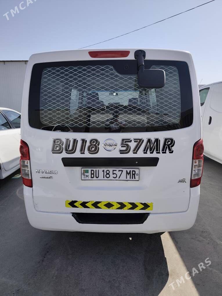 Nissan Urvan 2017 - 250 000 TMT - Мары - img 4
