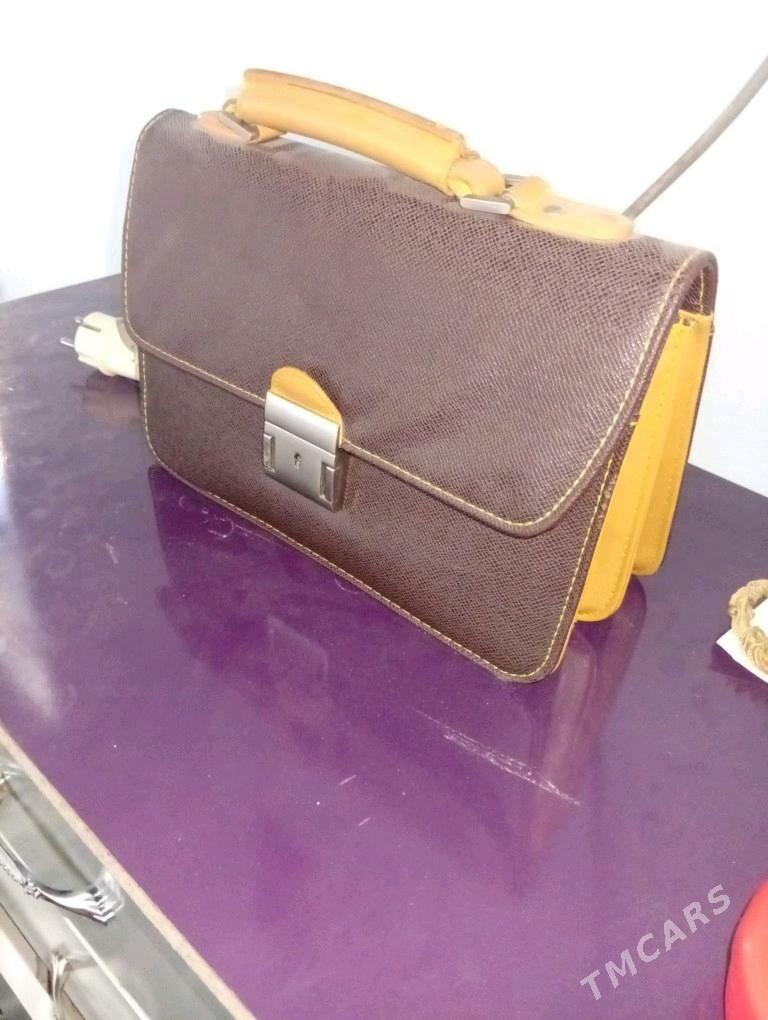 Elde goterilyan barsetka - Podwoýski köç. (Bitarap Türkmenistan şaýoly) - img 1