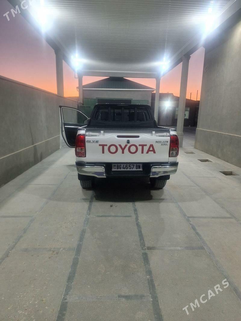 Toyota Hilux 2016 - 460 000 TMT - Гумдаг - img 6