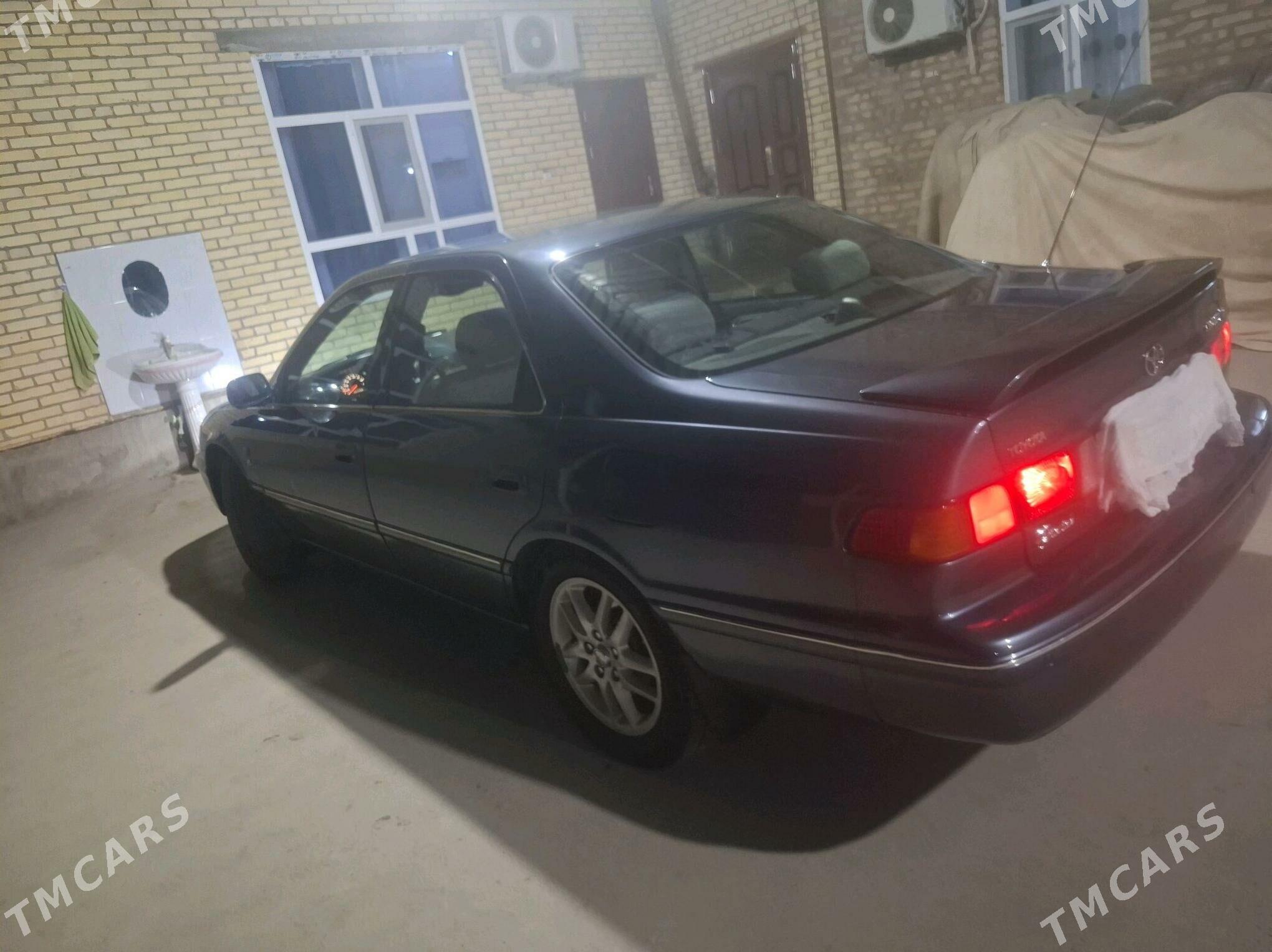 Toyota Camry 2000 - 170 000 TMT - Saýat - img 2