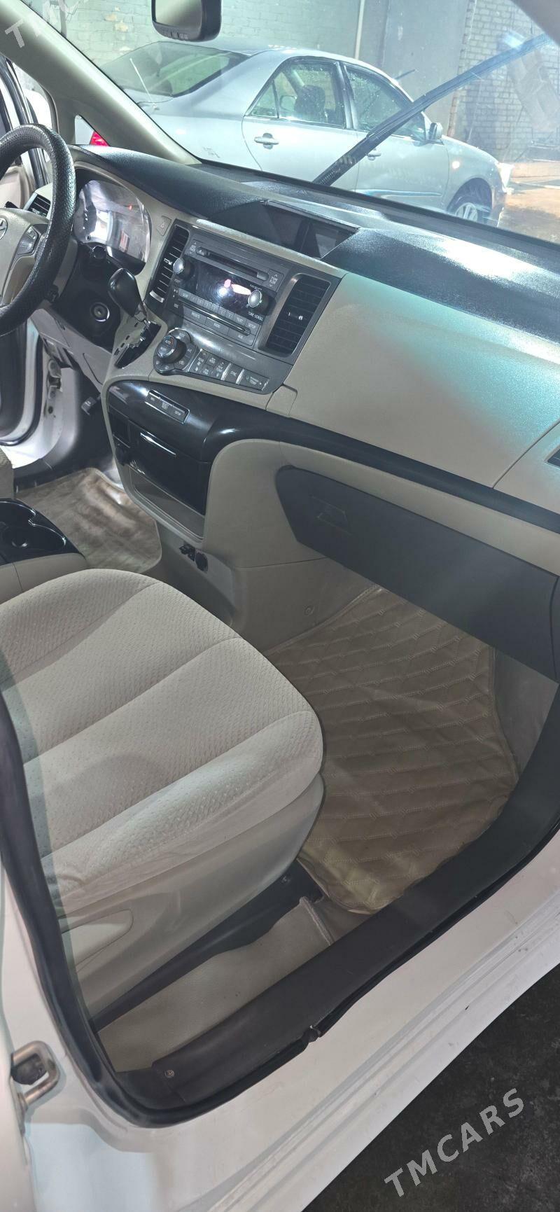 Toyota Sienna 2013 - 280 000 TMT - Мары - img 7