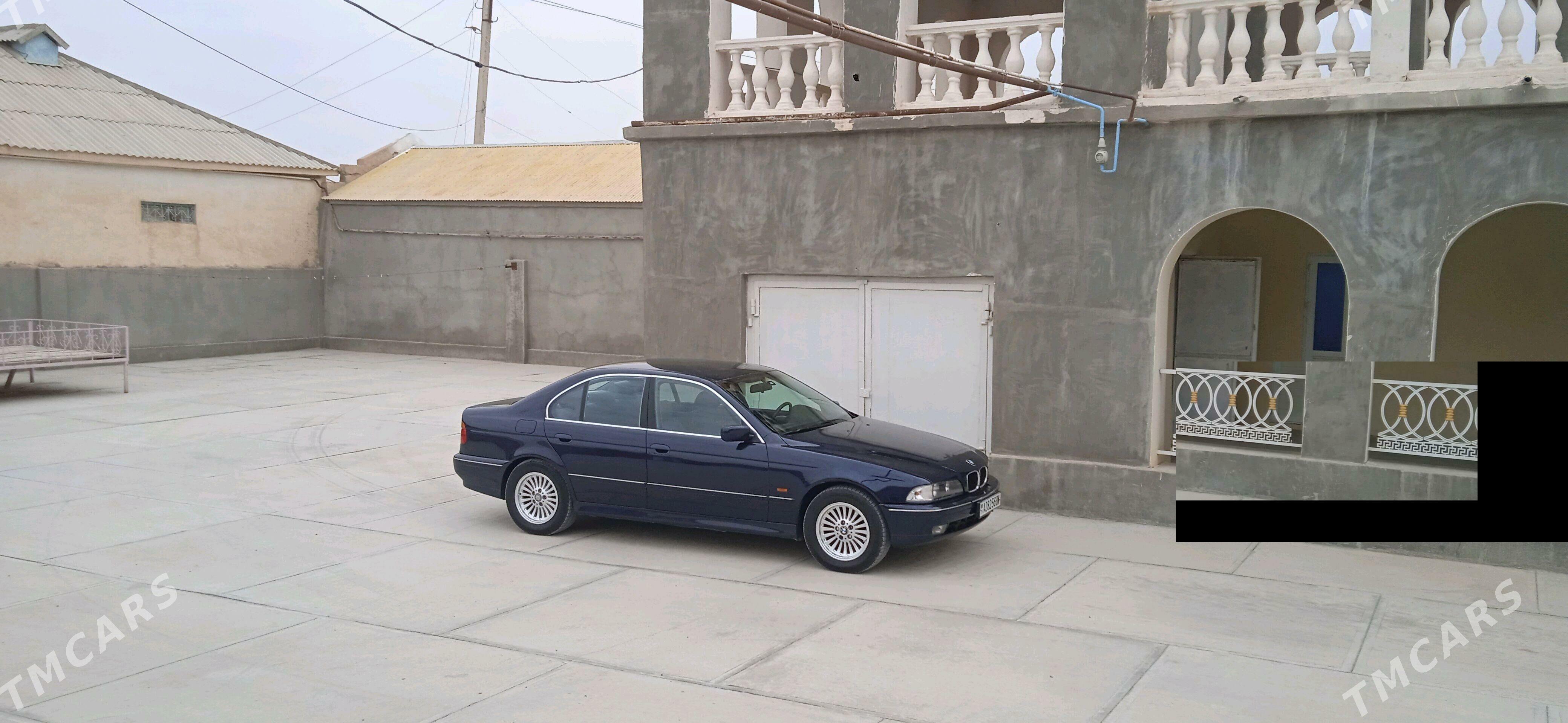 BMW E39 1999 - 108 000 TMT - Гумдаг - img 1