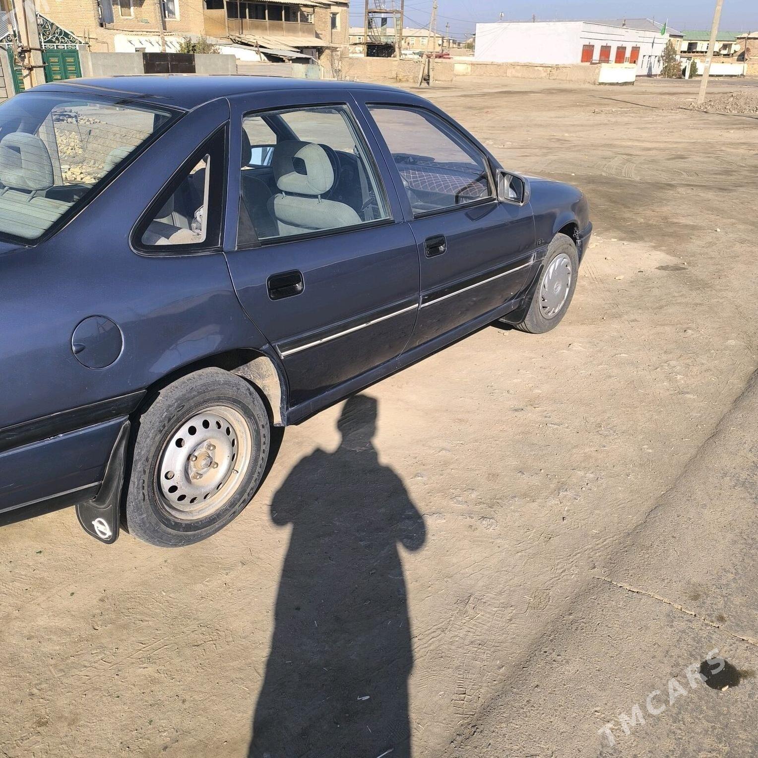 Opel Vectra 1989 - 38 000 TMT - Болдумсаз - img 2