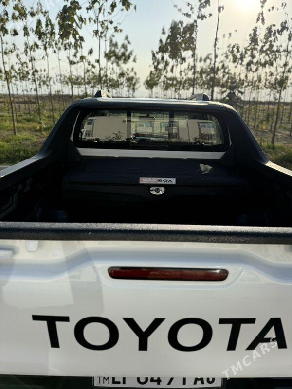 Toyota Hilux 2024 - 584 000 TMT - Aşgabat - img 4