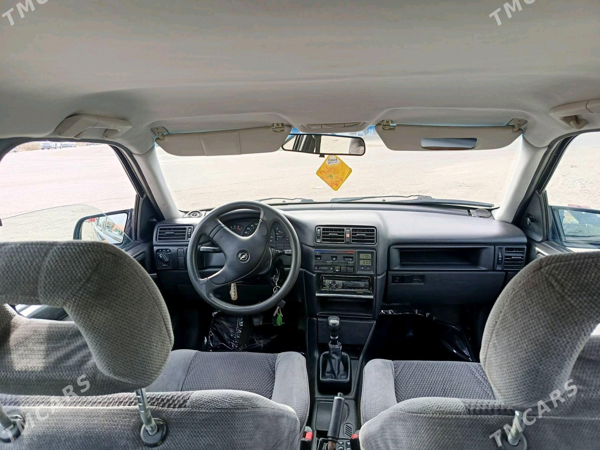 Opel Vectra 1995 - 52 000 TMT - Губадаг - img 5