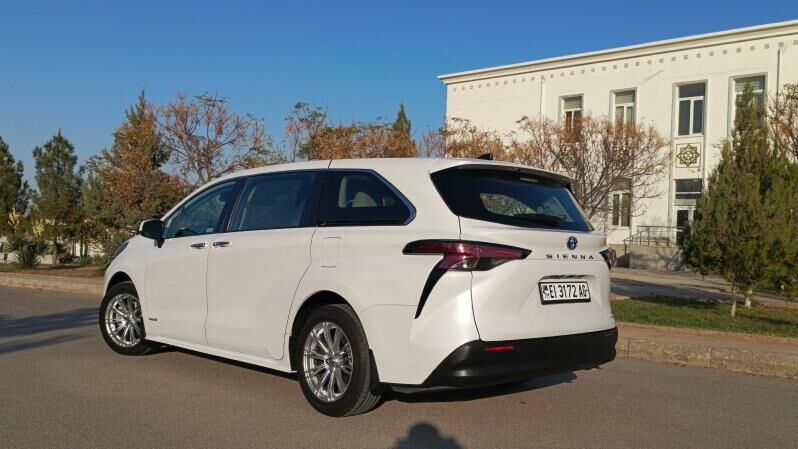 Toyota Sienna 2021 - 480 000 TMT - Анев - img 1