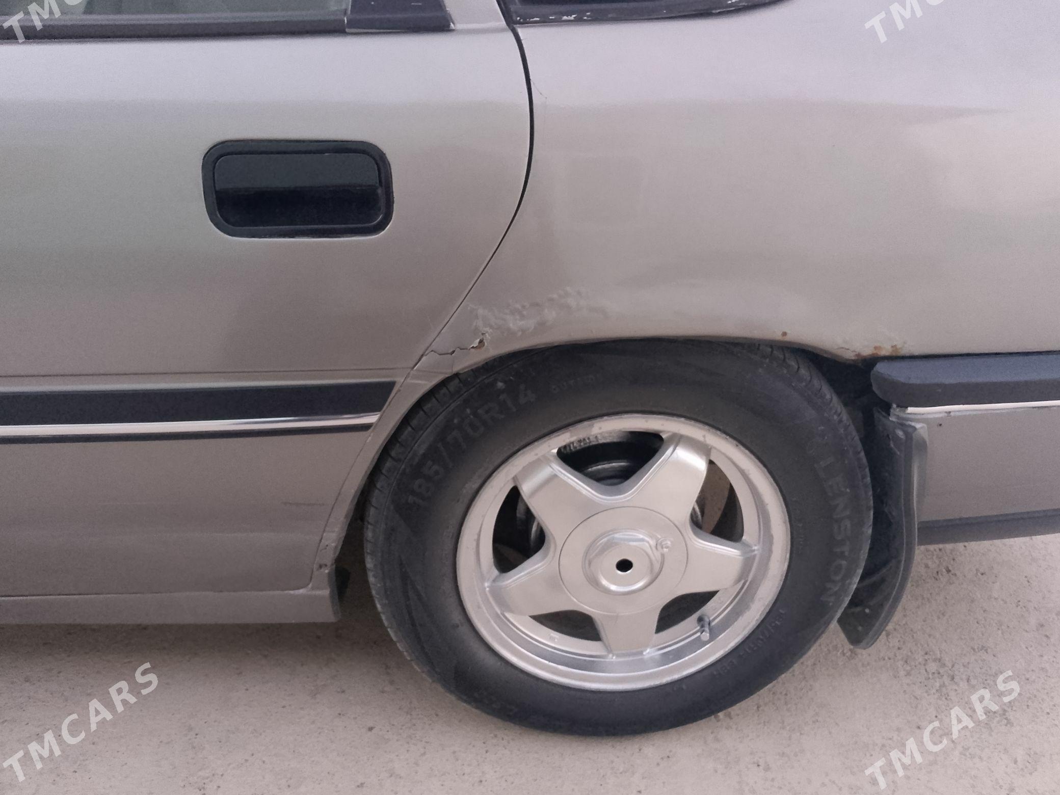 Opel Vectra 1990 - 35 000 TMT - Kaka - img 8