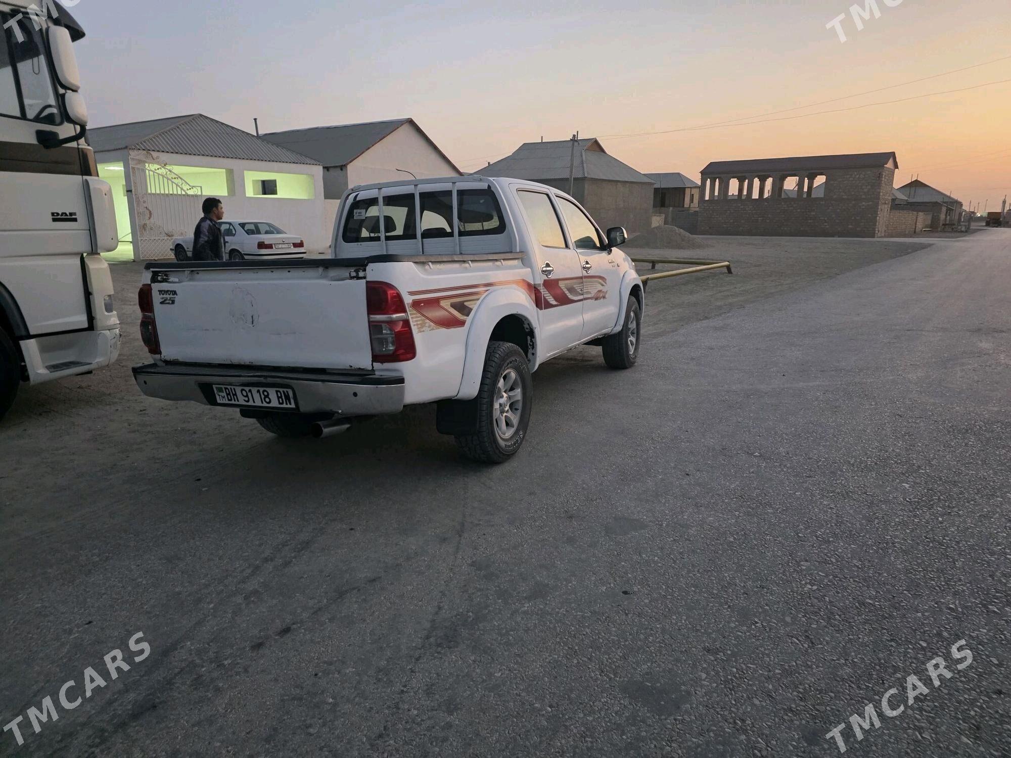 Toyota Hilux 2006 - 150 000 TMT - Гумдаг - img 1