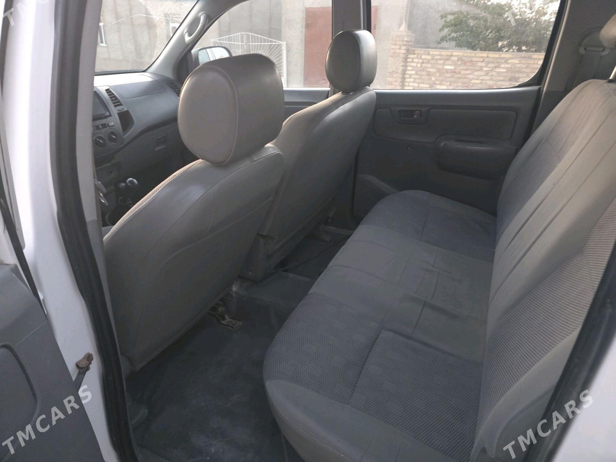 Toyota Hilux 2006 - 150 000 TMT - Гумдаг - img 4