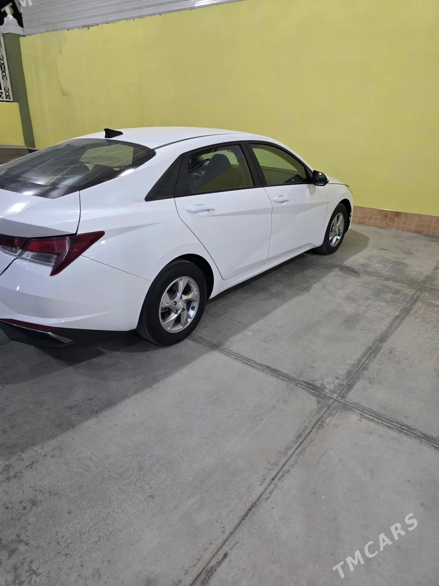 Hyundai Elantra 2023 - 260 000 TMT - Büzmeýin - img 3