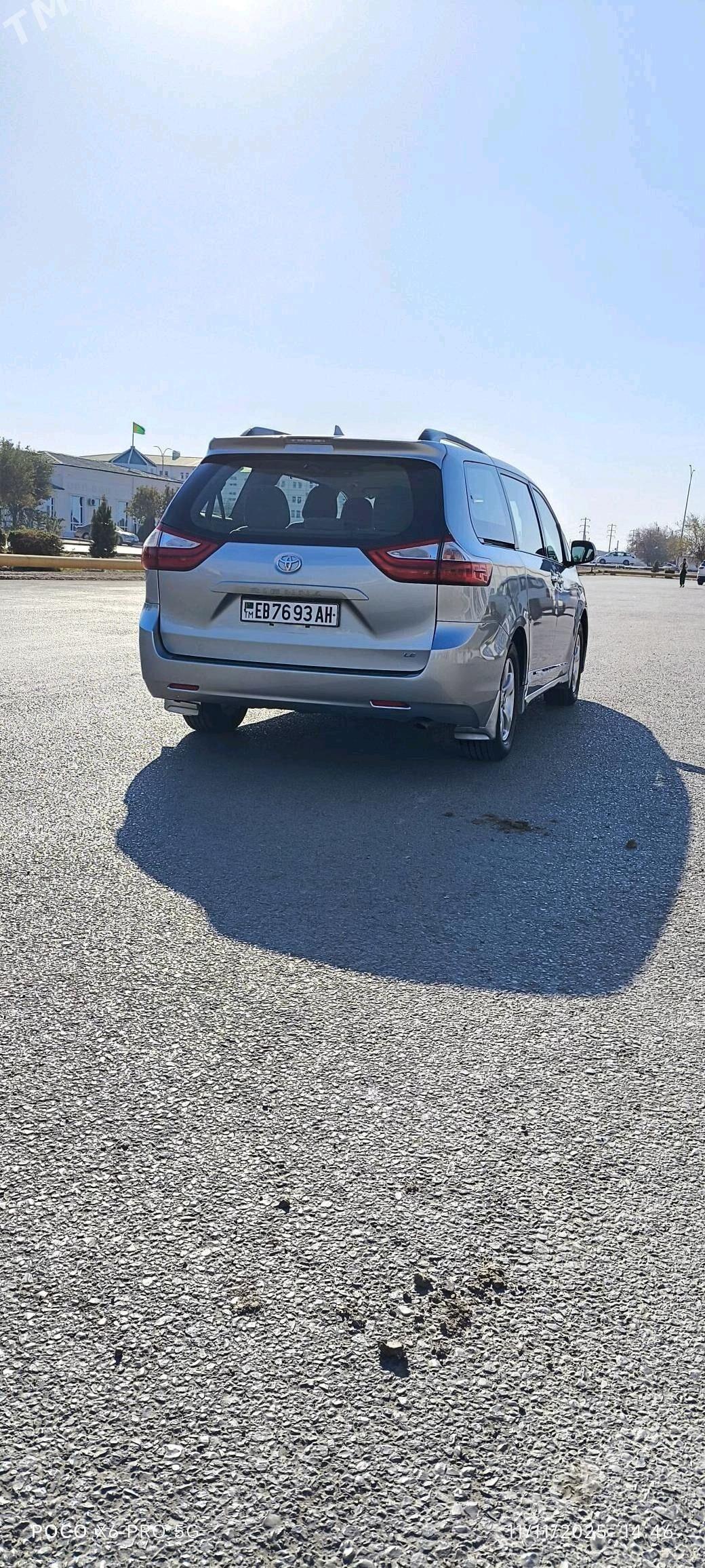 Toyota Sienna 2019 - 400 000 TMT - Теджен - img 3