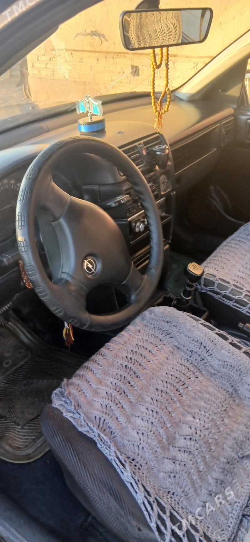 Opel Vectra 1992 - 23 000 TMT - Губадаг - img 2