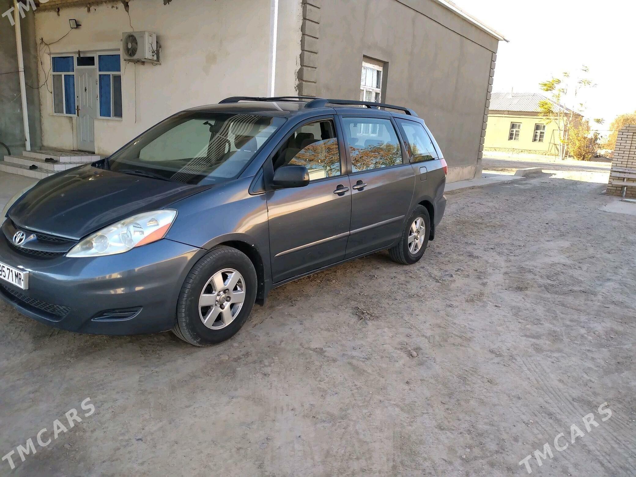 Toyota Sienna 2008 - 200 000 TMT - Baýramaly - img 4