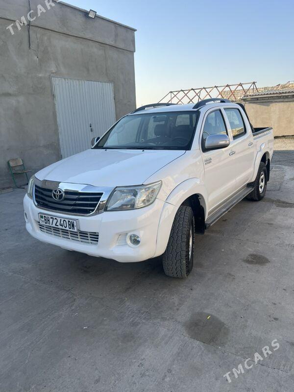 Toyota Hilux 2012 - 330 000 TMT - Балканабат - img 3