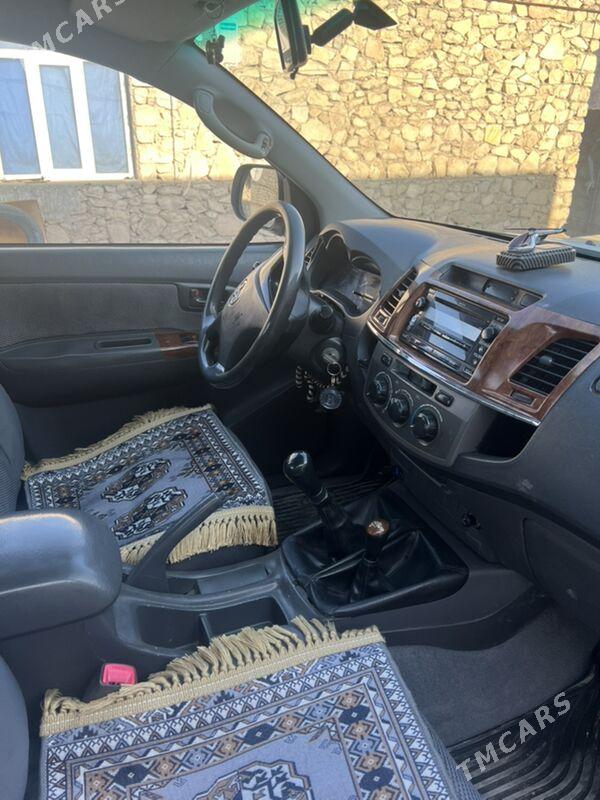 Toyota Hilux 2012 - 330 000 TMT - Балканабат - img 4