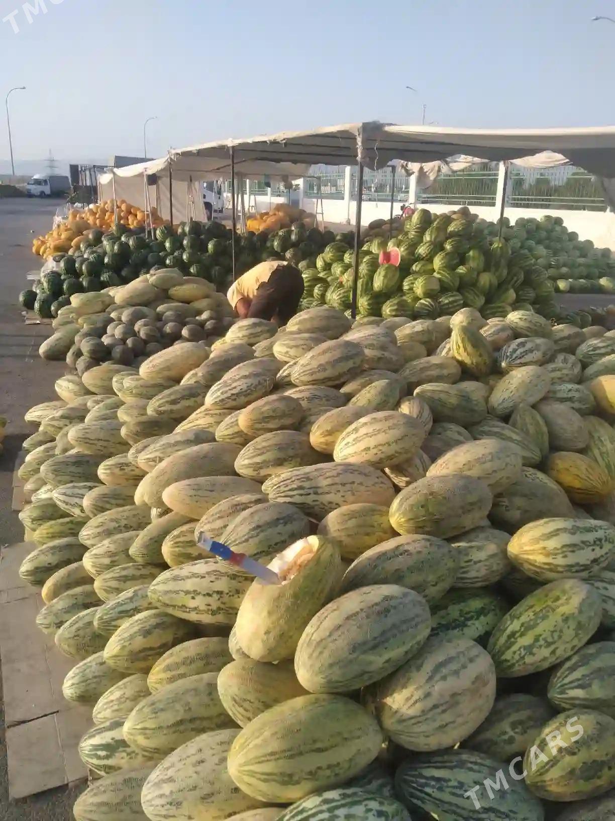 isgar - "Алтын Асыр" Гундогар базары ( Толкучка) - img 1