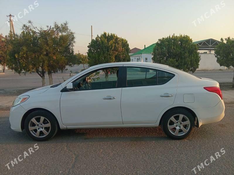 Nissan Versa 2011 - 110 000 TMT - Гёкдепе - img 1