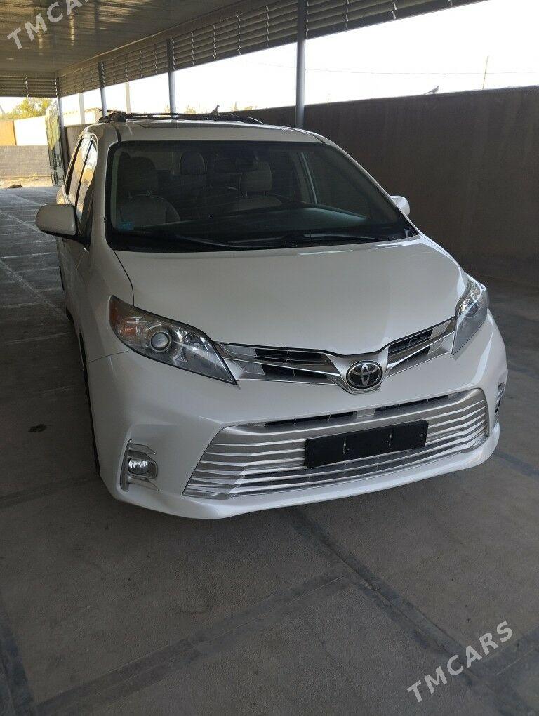 Toyota Sienna 2018 - 410 000 TMT - Кака - img 1