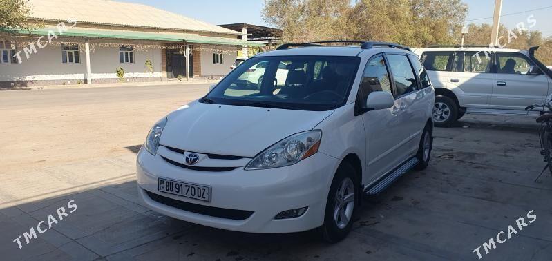 Toyota Sienna 2007 - 230 000 TMT - Гурбансолтан Едже - img 1