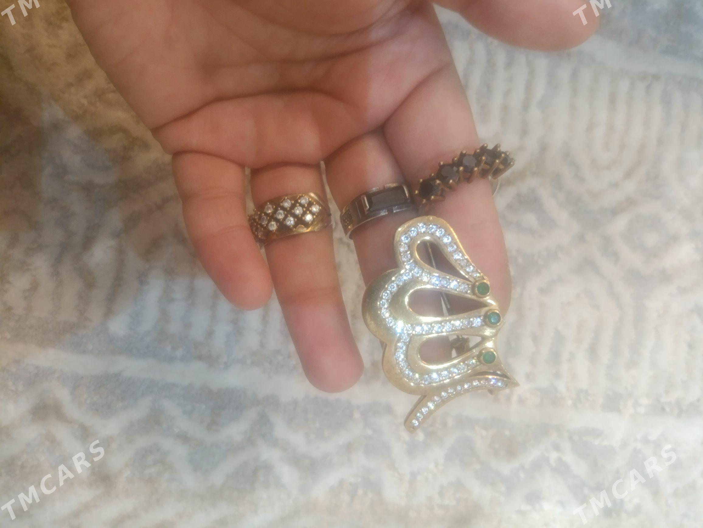 Hürrem kumuş.yuzik broşka - Аркадаг - img 1