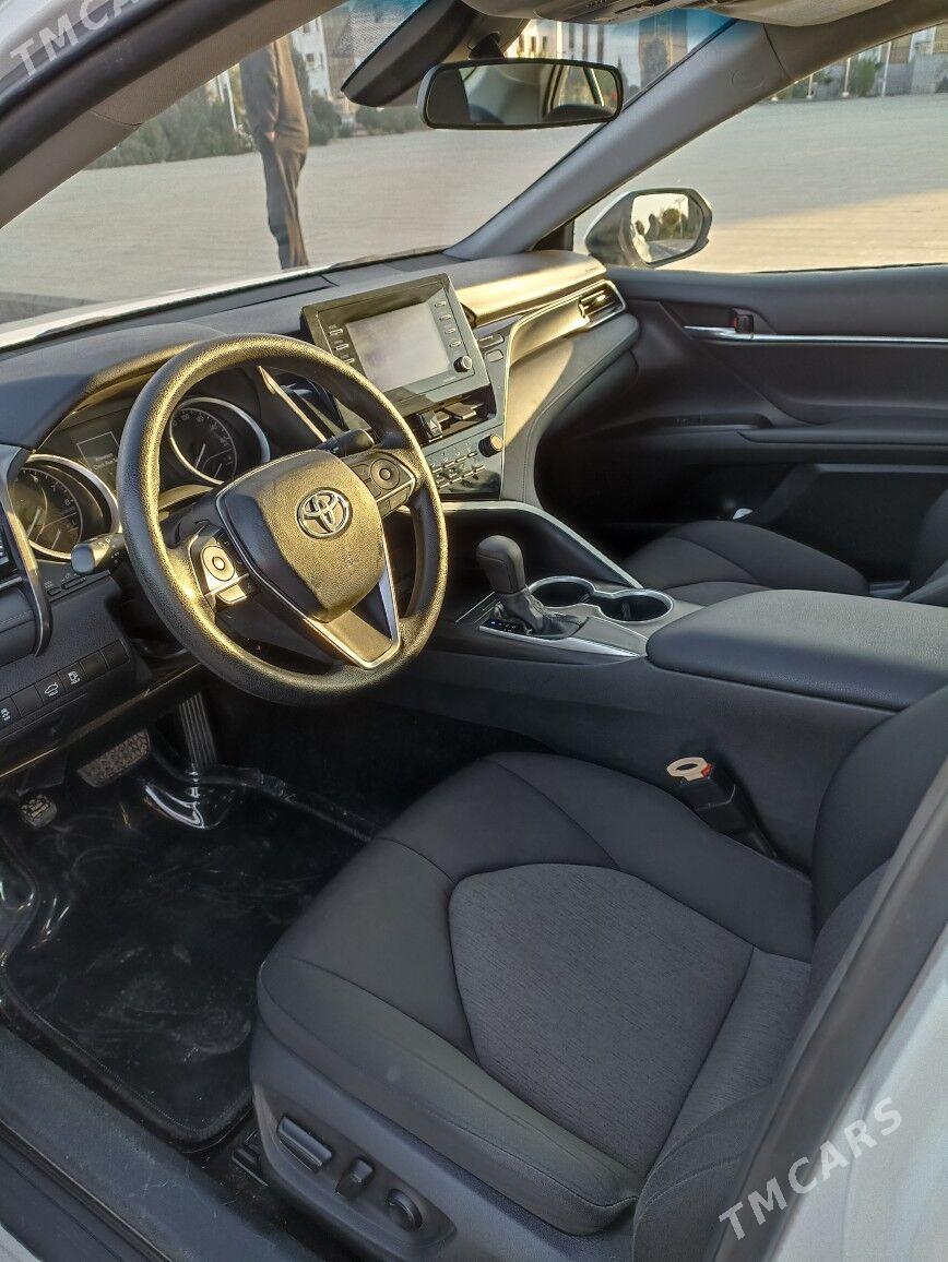 Toyota Camry 2021 - 285 000 TMT - Бузмеин - img 5