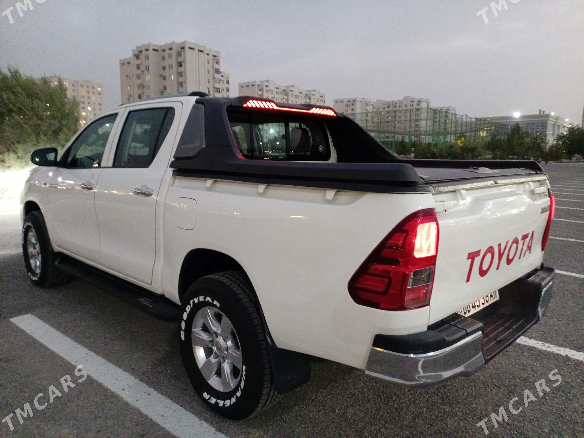 Toyota Hilux 2022 - 550 000 TMT - Ашхабад - img 2