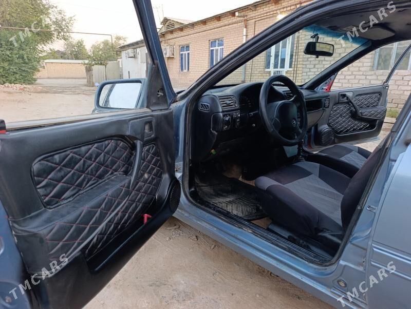 Opel Vectra 1990 - 30 000 TMT - Дарганата - img 7