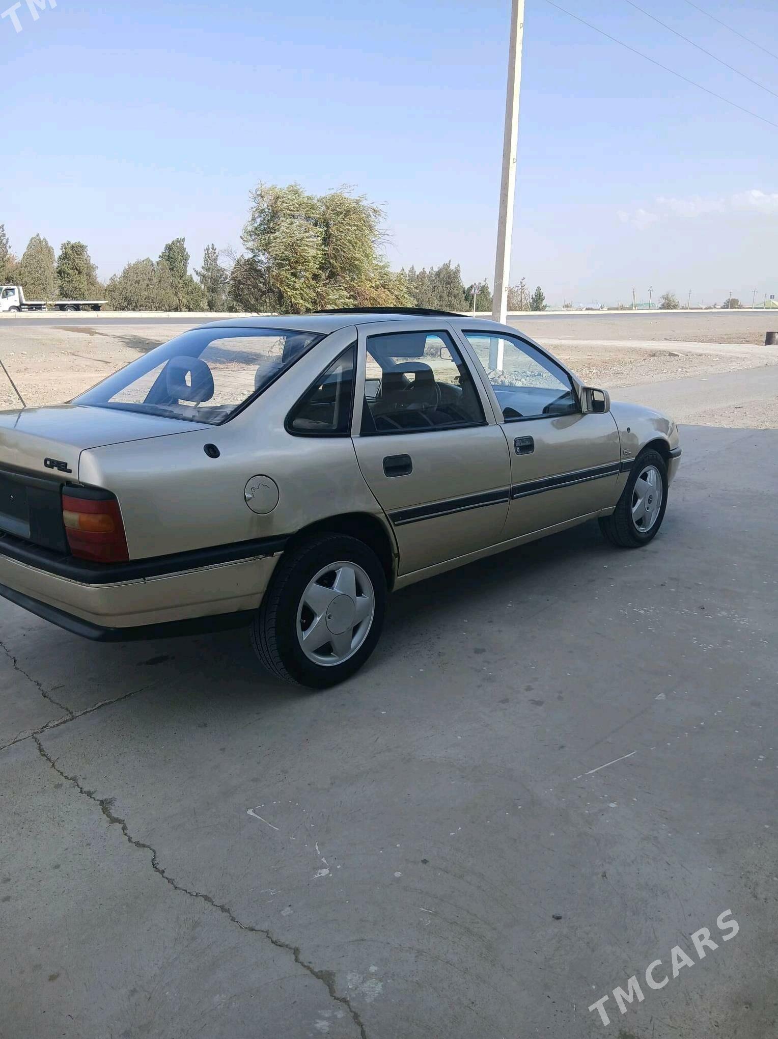 Opel Vectra 1991 - 30 000 TMT - Бахарден - img 4