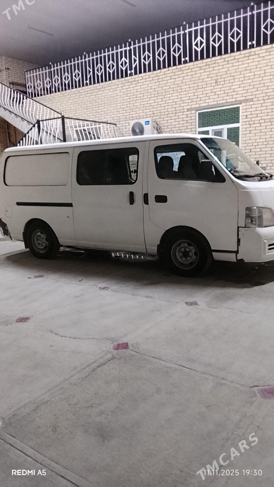 Nissan Urvan 2005 - 130 000 TMT - Халач - img 8