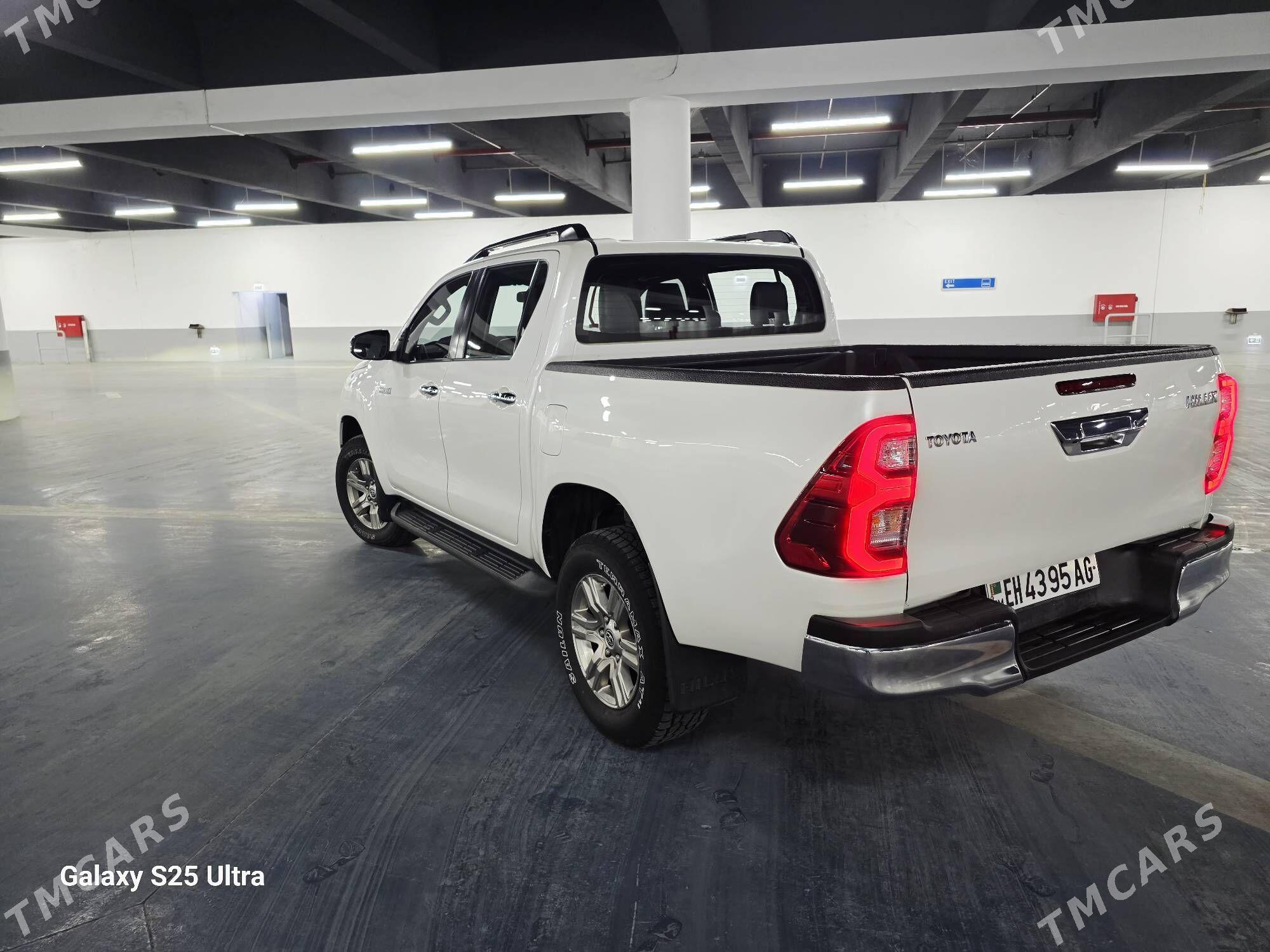 Toyota Hilux 2021 - 555 000 TMT - Büzmeýin - img 5