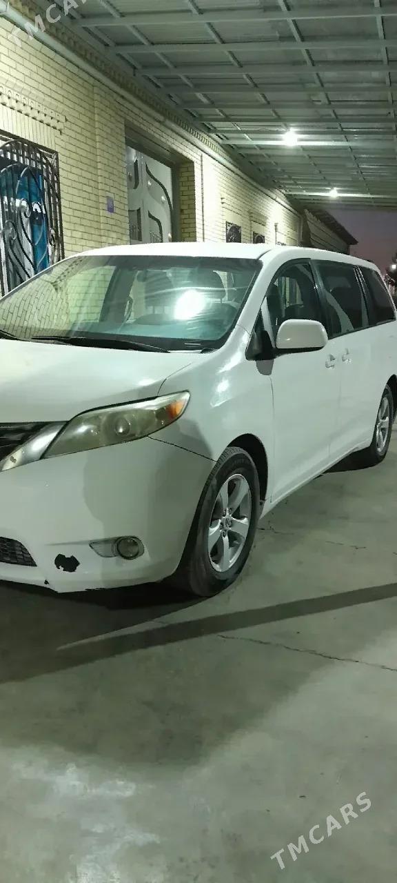 Toyota Sienna 2012 - 250 000 TMT - Туркменабат - img 5