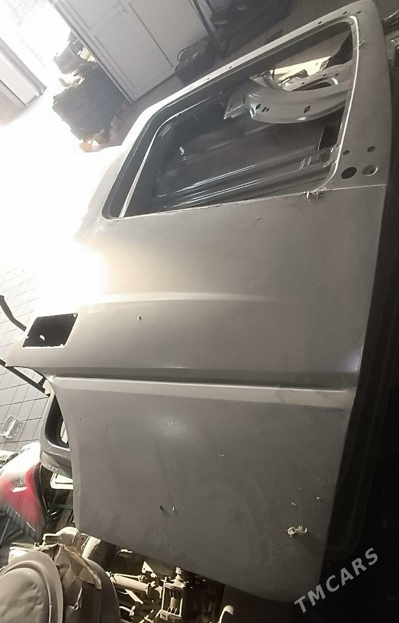 Mercedes AXOR gapy sag çep 4 500 TMT - Ашхабад - img 1