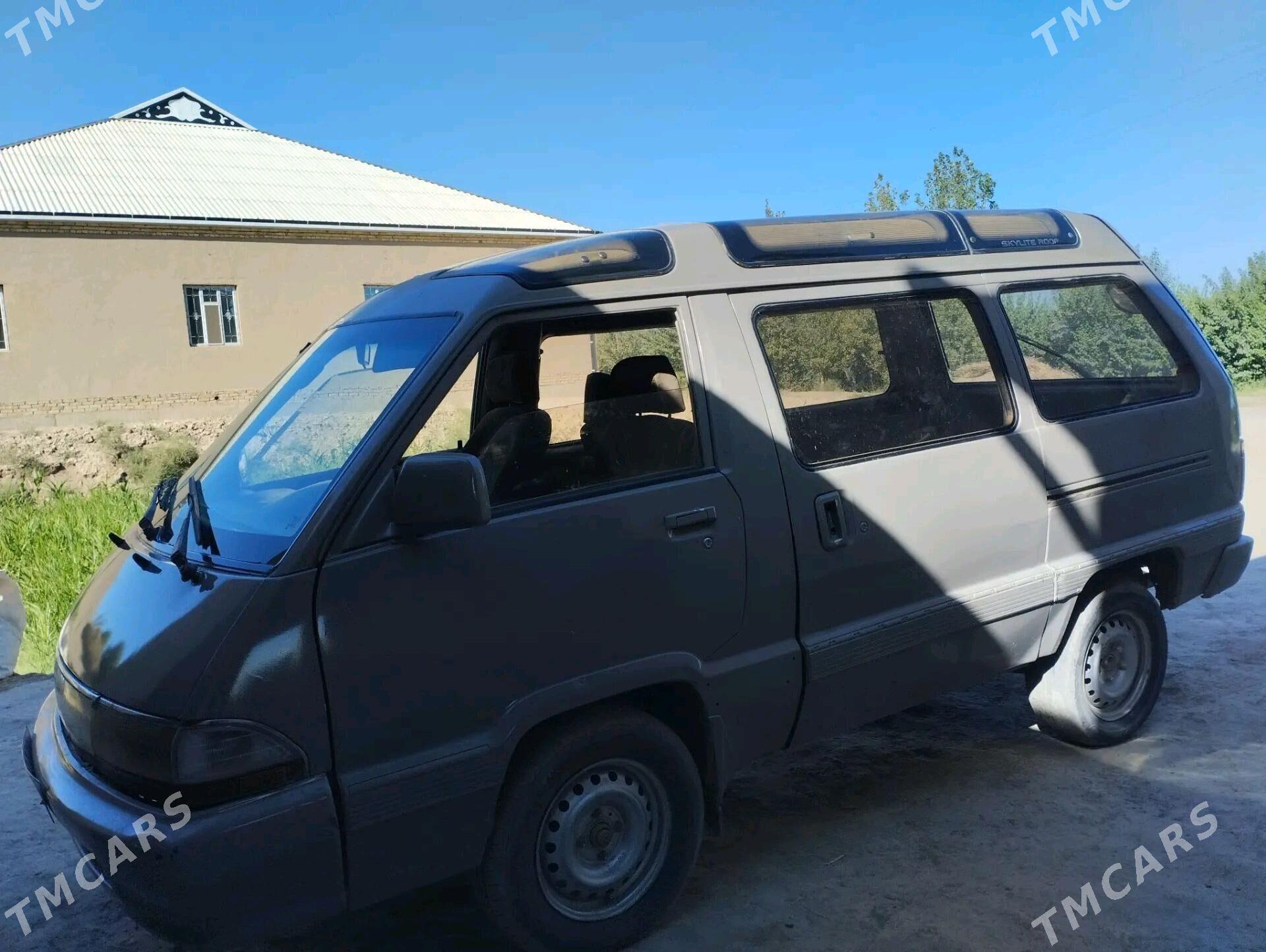 Toyota Town Ace 1989 - 21 000 TMT - Gurbansoltan Eje - img 2