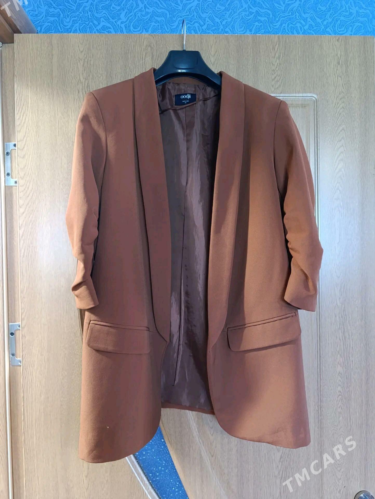 костюм, пальто - Çärjew - img 1