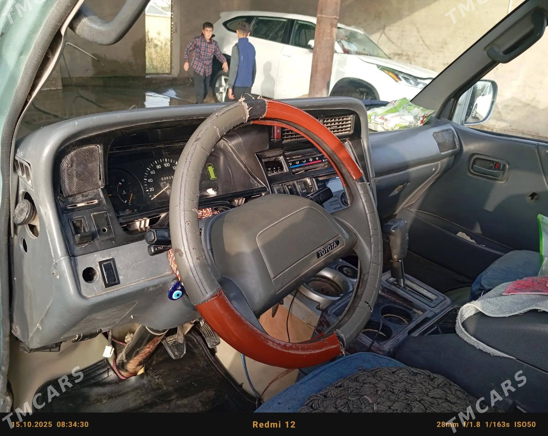 Toyota Hiace 1995 - 78 000 TMT - Мары - img 6