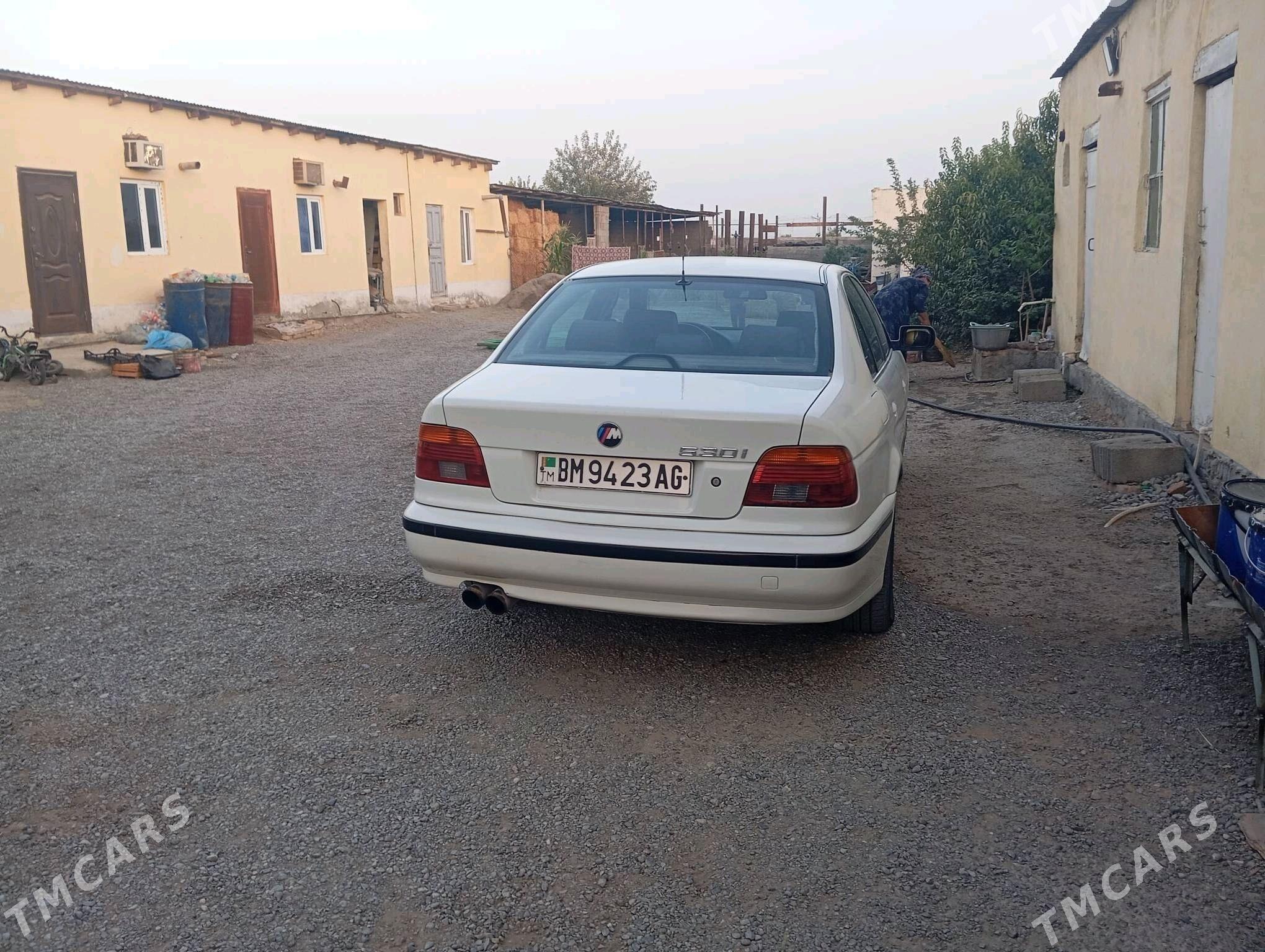 BMW E39 2001 - 110 000 TMT - Рухабат (90-й разьезд) - img 1